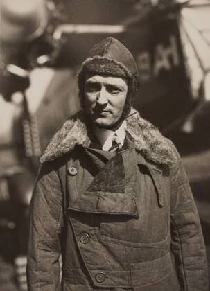 Arctic aviator Richard Byrd in fur lines leather flight suit and hat. In the background is his Fokker Tri-motor monoplane in which he flew over North Polar region on May 9, 1926 (BSLOC_2018_2_30) For usage credit please use; PUBLICATIONXNOTxINxCANxCHNxFRAxITAxJPNxNORxPOLxRUSxESPxUKxUSA Copyright: xCourtesyxEverettxCollectionx HISL046 EC948
