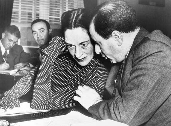 ANNE REVERE testifies before HUAC (with her lawyer R. Lawrence Siegal) PUBLICATIONXNOTxINxCANxCHNxFRAxITAxJPNxNORxPOLxRUSxESPxUKxUSA Copyright: xCourtesyxEverettxCollectionx PBDANRE EC001