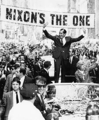 Richard Nixon. US Presidential candidate (and future US President) Richard Nixon, at a ticker tape parade in Philidelphia, Pennsylvania. To Nixon s left: Future First Lady Patricia Nixon, 1968. Courtesy Everett Collection PUBLICATIONXNOTxINxCANxCHNxFRAxITAxJPNxNORxPOLxRUSxESPxUKxUSA Copyright: xCourtesyxEverettxCollectionx PBDRINI EC167