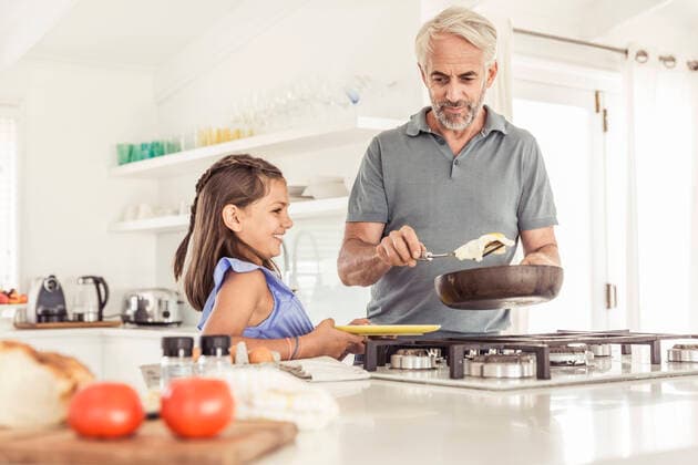 Father making fried egg for daughter at home model released Symbolfoto property released  SDAHF00319
