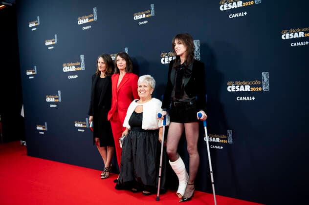 Entertainment Bilder des Tages Camille Cottin Charlotte Gainsbourg Mimi Mathy et Anne Marivin tournant la derniere scene de la Saison 4 de la serie francaise 10 pourcent CELEBRITES : 45e Ceremonie des Cesar 2020 - Paris - 28 02 2020 JBAutissier Panoramic 