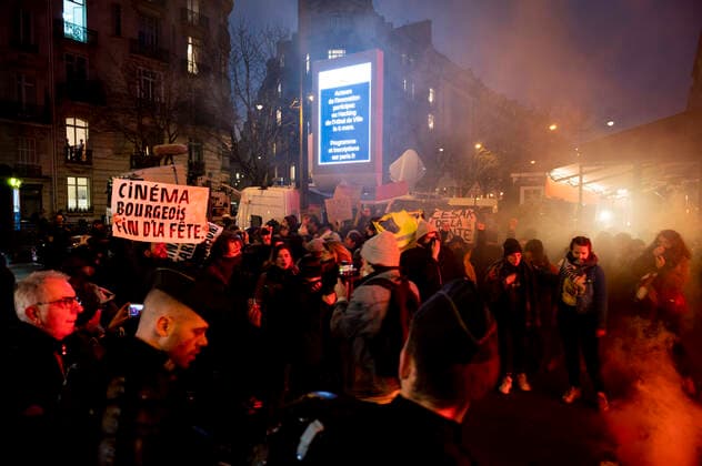 Paris, Proteste vor der Verleihung des französischen Filmpreises Cesar Manifestation de groupe feministes devant la salle Pleyel avant la 45e Ceremonie des Cesar NEWS : 45e Ceremonie des Cesar 2020 - Paris - 28 02 2020 JBAutissier Panoramic 
