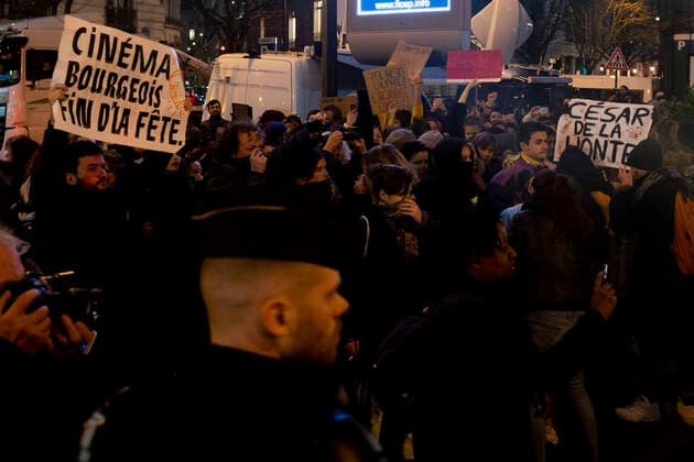 Paris, Proteste vor der Verleihung des französischen Filmpreises Cesar Manifestation de groupe feministes devant la salle Pleyel avant la 45e Ceremonie des Cesar NEWS : 45e Ceremonie des Cesar 2020 - Paris - 28 02 2020 JBAutissier Panoramic 
