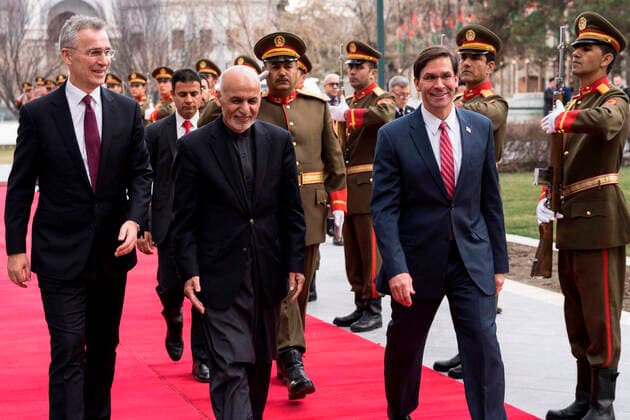 2020 Bilder des Jahres, News 02 Februar News Themen der Woche KW09 News Bilder des Tages February 29, 2020, Kabul, Afghanistan: Left to right: NATO Secretary General JENS STOLTENBERG, Afghan President ASHRAF GHANI and Defense Secretary Dr. MARK ESPER prepare to speak in Kabul, Afghanistan, Feb. 29, 2020, regarding a joint declaration that could result in all foreign troops leaving Afghanistan within 14 months. Kabul Afghanistan - ZUMAz03_ 20200229_sha_z03_168 Copyright: xDoDx