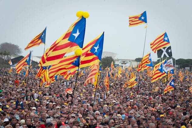 2020 Bilder des Jahres, News 02 Februar News Themen der Woche KW09 The Catalan independence leader, Carles Puigdemont, held a meeting today in the city of Perpignan. Prohibited from territory in Spain, the leader and MEP, exiled in Brussels, had not come as close to his country since his flight. The meeting which was supposed to bring together between 70 and 100,000 people brought together, according to the organizers, around 200,000 people.  NicolasxLandemardx xLexPictorium LePictorium_0225241
