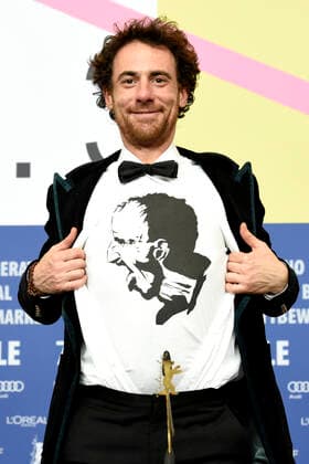 Elio Germano Silver Bear Best Actor Volevo nascondermi Hidden Away at the press conference of the prize winners at the Berlinale 2020 70 Berlin International Film Festival at the Hotel Grand Hyatt Berlin, 29 02 2020 Foto:xN.xKubelkax xFuturexImage