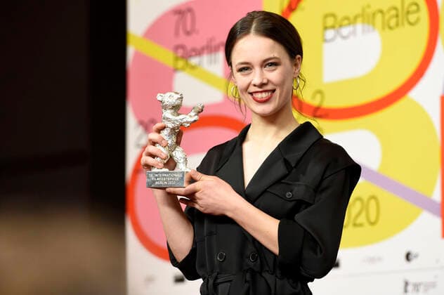 Paula Beer Silver Bear Best Actress Undine at the press conference of the winners of the Berlinale 2020 70 Berlin International Film Festival at the Hotel Grand Hyatt Berlin, 29 02 2020 Foto:xN.xKubelkax xFuturexImage