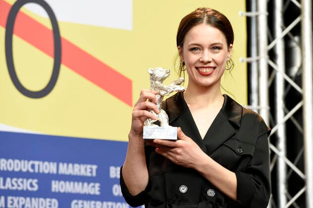 Paula Beer Silver Bear Best Actress Undine at the press conference of the winners of the Berlinale 2020 70 Berlin International Film Festival at the Hotel Grand Hyatt Berlin, 29 02 2020 Foto:xN.xKubelkax xFuturexImage