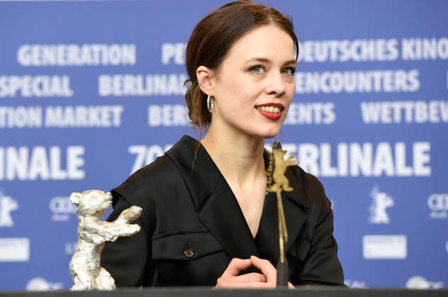 Paula Beer Silver Bear Best Actress Undine at the press conference of the winners of the Berlinale 2020 70 Berlin International Film Festival at the Hotel Grand Hyatt Berlin, 29 02 2020 Foto:xN.xKubelkax xFuturexImage