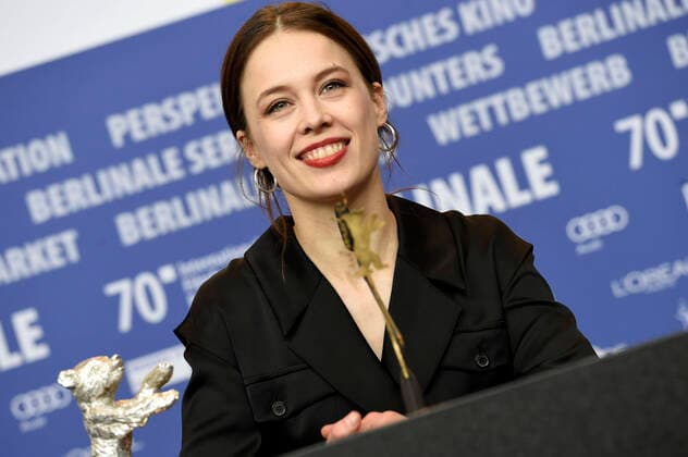 Paula Beer Silver Bear Best Actress Undine at the press conference of the winners of the Berlinale 2020 70 Berlin International Film Festival at the Hotel Grand Hyatt Berlin, 29 02 2020 Foto:xN.xKubelkax xFuturexImage