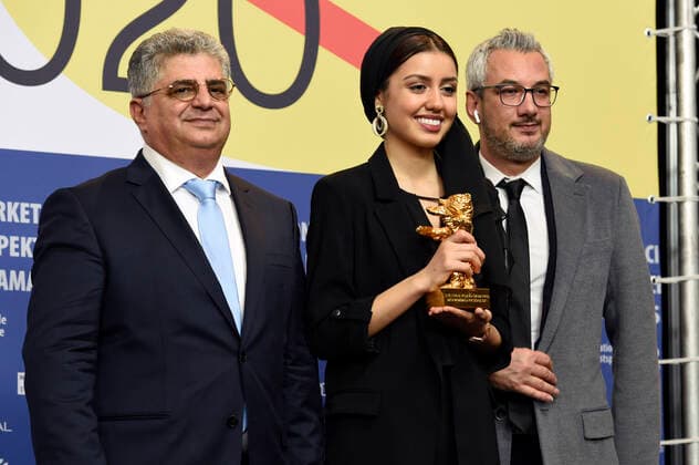 Kaveh Farnam, Baran Rasoulof and Farzad Pak Golden Bear Best Film Sheytan vojud nadarad There Is No Evil There is no evil at the press conference of the winners of the Berlinale 2020 70 Berlin International Film Festival at the Hotel Grand Hyatt Berlin, 29 02 2020 Foto:xN.xKubelkax xFuturexImage