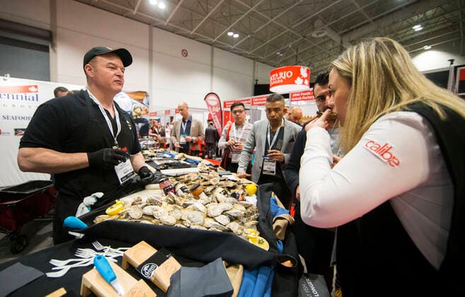(200301) -- TORONTO, March 1, 2020 -- People taste oysters during the 2020 Restaurants Canada Show in Toronto, Canada, March 1, 2020. As the largest foodservice and hospitality event in Canada, this annual three-day event kicked off here on Sunday with the latest innovations in food, beverage products and equipments. (Photo by Xinhua) CANADA-TORONTO-RESTAURANTS CANADA SHOW ZouxZheng 