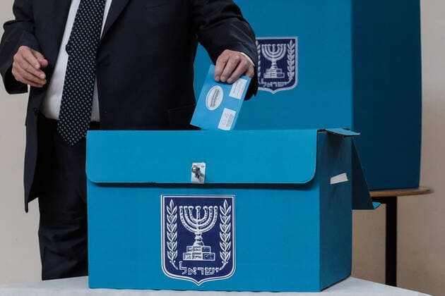 Bilder des Jahres 2020, News 03 März News Themen der Woche KW10 News Bilder des Tages March 2, 2020, Jerusalem, Israel: President of the State of Israel, REUVEN RIVLIN, casts his vote in round 3 of Israel s 2020 national elections for parliament, the 23rd Knesset, due to the failure of winners of previous two 2019 rounds, Netanyahu and Gantz, to form a majority coalition government. Ã¢â‚¬oeThis is normally a festive day, but the truth is that I don t feel like celebrating. I only sense a deep shame when I face you, my fellow citizens,Ã¢â‚¬Â said the president. Ã¢â‚¬oeWe just don t deserve this. We don t deserve another awful and grubby election campaign like the one that ends today. Jerusalem Israel - ZUMAa126 20200302_zap_a126_025 Copyright: xNirxAlonx