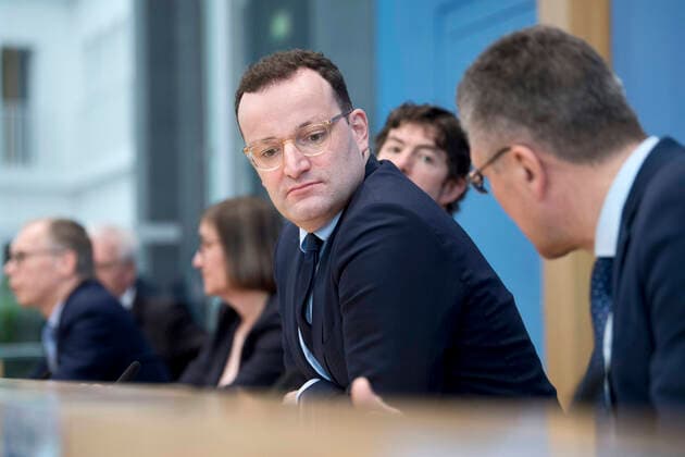 Jens Spahn - Coronavirus DEU, Deutschland, Germany, Berlin, 02.03.2020 Prof. Petra Gastmeier, Direktorin institut fuer Hygiene und Umweltmedizin Charite Berlin, Prof. Christian Drosten, Direktor Institut fuer Virologie Charite Berlin, Jens Spahn, Bundesgesundheitsminister CDU, und Prof. Lothar H. Wieler, Praesident Robert Koch-Institut (v.l.n.r.), waehrend der Bundespressekonferenz zum Thema Unterrichtung des BMG zum Umgang mit dem Coronavirus in Berlin. Prof. Petra Gastmeier, director of the Institute of Hygiene and Environmental Medicine at Berlin s Charite hospital, Prof. Christian Drosten, director Institut for Virologie Charite Berlin, Jens Spahn, Federal Minister for Health CDU, and Prof. Lothar H. Wieler, President of Germany s Robert Koch Institute (f.l.t.r), during a press call at the Bundespressekonferenz concerning on the spre
