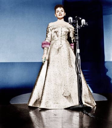 A STAR IS BORN, Judy Garland, 1954 Courtesy Everett Collection PUBLICATIONXNOTxINxCANxCHNxFRAxITAxJPNxNORxPOLxRUSxESPxUKxUSA Copyright: xCourtesyxEverettxCollectionx M8DSTIS EC012