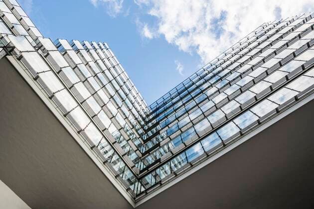 IMAGO Creative: Dichotomien, Reflexionen - Architektur  Modernes Bürogebäude, GENO-Haus, Sitz des Baden-Württembergischer Genossenschaftsverbands, Stuttgart, Baden-Württemberg, Deutschland, Europa *** Modern office building, GENO Haus, headquarters of the Baden Württembergischer Genossenschaftsverband, Stuttgart, Baden Württemberg, Germany, Europe Copyright: imageBROKER/DanielxSchoenen ibxdjs05111161.jpg