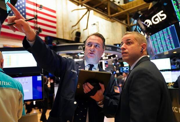 (200302) -- NEW YORK, March 2, 2020 -- Traders work at New York Stock Exchange in New York, the United States, on March 2, 2020. U.S. stocks finished sharply higher on Monday following last week s rout. The Dow Jones Industrial Average soared 1,293.96 points, or 5.09 percent, to 26,703.32. The S&P 500 rallied 136.01 points, or 4.60 percent, to 3,090.23. The Nasdaq Composite Index increased 384.80 points, or 4.49 percent, to 8,952.16. ) U.S.-NEW YORK-STOCKS WangxYing