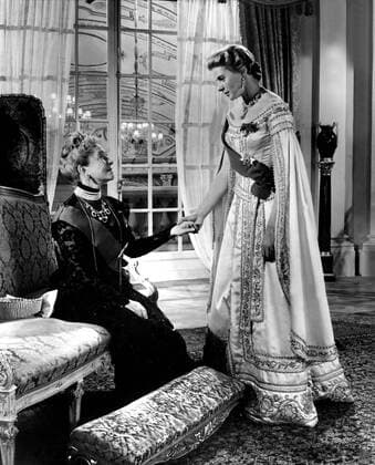 OSCARS. Beste Hauptdarstellerin. PreistrÃ¤gerinnen 1951-1960 ANASTASIA, Helen Hayes, Ingrid Bergman, 1956, TM and Copyright (c)20th Century Fox Film Corp. All rights reserved. Â©20thCentFox Courtesy Everett Collection PUBLICATIONXNOTxINxCANxCHNxFRAxITAxJPNxNORxPOLxRUSxESPxUKxUSA Copyright: xÃ‚Â©20thCentFox CourtesyxEverettxCollectionx MBDANAS EC004