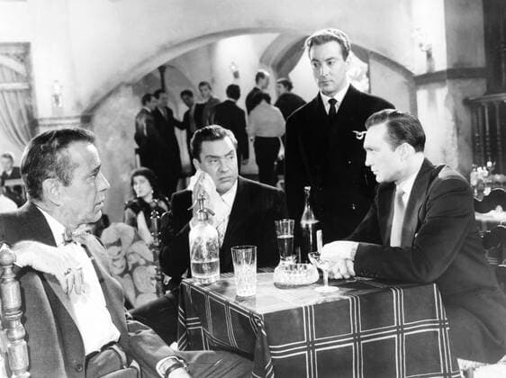 OSCARS. Bester Nebendarsteller. PreistrÃ¤ger 1951-1960 THE BAREFOOT CONTESSA, sitting from left: Humphrey Bogart, Edmond O Brien, Warren Stevens, 1954 Courtesy Everett Collection PUBLICATIONXNOTxINxCANxCHNxFRAxITAxJPNxNORxPOLxRUSxESPxUKxUSA Copyright: xCourtesyxEverettxCollectionx MBDBACO EC089
