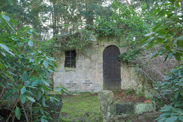Grave Gustav Kadelburg, Südwestkirchhof, Bahnhofstrasse, Stahnsdorf, Brandenburg, Germany