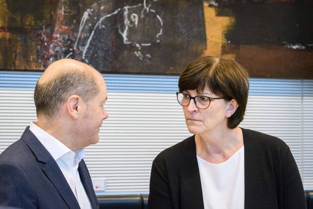 Berlin, meeting of the spd faction Germany, Berlin 03 03 2020 The picture shows Olaf Scholz Vice Chancellor, Minister of Finance, spd and Saskia Esken spd before the meeting of the spd faction in the German Bundestag Berlin Bundestag Berlin Germany
