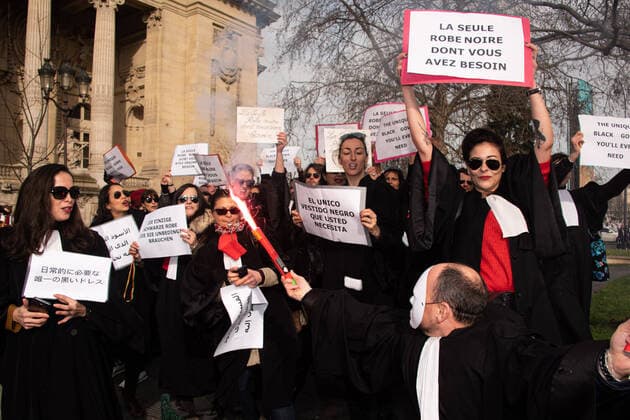 Manifestation des avocates au Grand Palais pendant le defile de Chanel NEWS : Manifestation des Avocates - Paris - 03 03 2020 FedericoPestellini Panoramic 