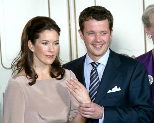 COPENHAGEN OCT. 8 2003 - Crown Prince Frederik of Denmark, right, and his fiancèe Mary Elizabeth Donaldson meets the press in the Garden Hall at Fredensborg Palace in Denmark Wednesday. COPENHAGEN DENMARK x1012x *** COPENHAGEN OCT 8 2003 Crown Prince Frederik of Denmark, right, and his fiancèe Mary Elizabeth Donaldson meets the press in the Garden Hall at Fredensborg Palace in Denmark Wednesday COPENHAGEN DENMARK x1012x,  Copyright: xTONIxSICAx ROYAL ENGAGEMENT FREDERIK MARY