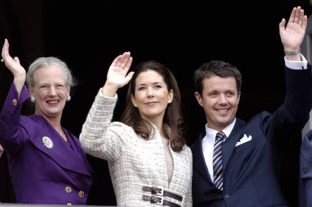 COPENHAGEN 031008 Royal engagement in Denmark. The 35 -year-old crownprince Frederik become engaged with Mary Elisabeth Donaldson. On the royal castle Amalienborgs balcony the newly engaged and Queen Margrethe met thousands of danes who wanted to congratulate the couple. Crown Prince Fredrik s marriage to Mary Donaldson, making her the first Australian to become a member of a European royal family. PHOTO: TONI SICA Code: 1012 COPYRIGHT PRESSENS BILD COPENHAGEN DENMARK x1012x *** COPENHAGEN 031008 Royal engagement in Denmark The 35 year old crownprince Frederik become engaged with Mary Elisabeth Donaldson On the royal castle Amalienborgs balcony the newly engaged and Queen Margrethe met thousands of danes who wanted to congratulate the couple Crown Prince Fredrik s marriage to Mary Donaldson, making her the first Austr  Copyright: xTONIxSICAx ROYAL ENGAGEMENT FREDERIK MARY