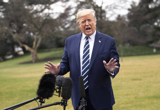 News Bilder des Tages President Donald Trump speaks to the media as he departs the White House to visit the National Institutes of Health to visit the vaccine research center and to get an update on the Coronavirus, in Washington, D.C. on March 3, 2020.  WAP20200303319 KEVINxDIETSCH