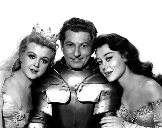 COURT JESTER, Angela Lansbury, Danny Kaye, Glynis Johns, 1956 Courtesy Everett Collection PUBLICATIONXNOTxINxCANxCHNxFRAxITAxJPNxNORxPOLxRUSxESPxUKxUSA Copyright: xCourtesyxEverettxCollectionx MBDCOJE EC002