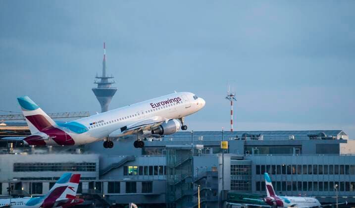 Düsseldorf International Airport, DUS, aircraft at take-off, Eurowings, Airbus A320 216, aviation