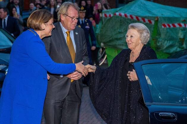 The following text was translated automatically DELFT - Princess Beatrix and Princess Mabel attended the presentation of the sixth Prince Friso Engineer Prize at De Oude Bibliotheek Academy in Delft on Wednesday evening 4 March. They were here together with Princess Mabel s mother, Florence Malde Gijsberdina Kooman. Photo: Wesley de Wit Hollandse Hoogte  Copyright: xHollandsexHoogtex xWesleyxdexWitx x407750187x