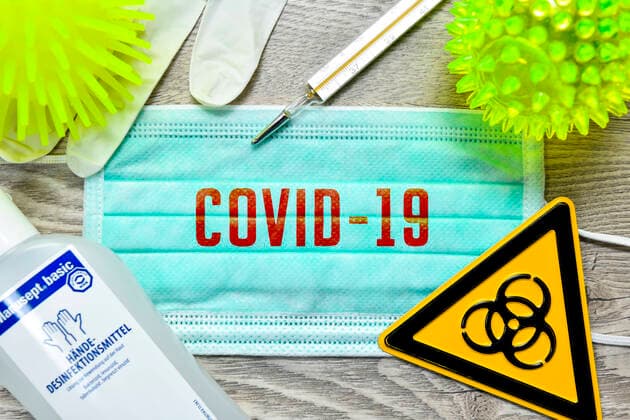 PHOTO MOUNTING, face mask with Covid 19 lettering, biohazard sign, protective gloves, clinical thermometer and disinfectant on a table, symbol photo Coronavirus ** NUR FUER REDAKTIONELLE ZWECKE ** EDITORIAL USE ONLY **