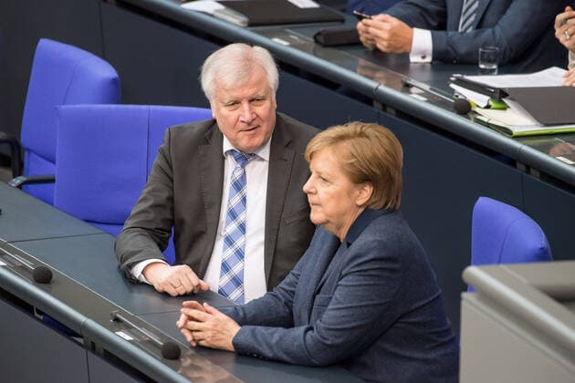 Politics Bundestag Meeting of the German Bundestag on Wednesday, March 4, 2020 In the picture Federal Minister of the Interior Horst Seehofer, CSU left in conversation with Chancellor Angela Merkel CDU 4 3 2020, Berlin