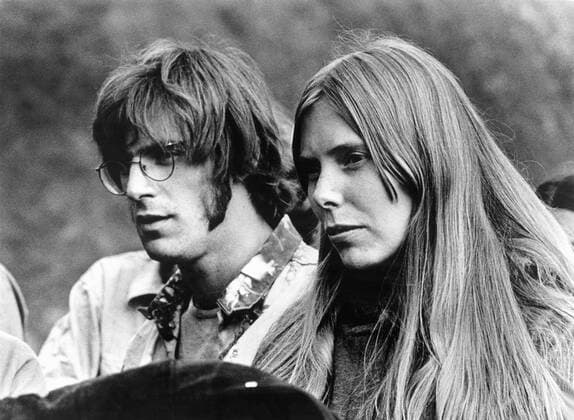 CELEBRATION AT BIG SUR, John Sebastian, Joni Mitchell, 1971 Courtesy Everett Collection PUBLICATIONXNOTxINxCANxCHNxFRAxITAxJPNxNORxPOLxRUSxESPxUKxUSA Copyright: xCourtesyxEverettxCollectionx MBDCEAT EC001