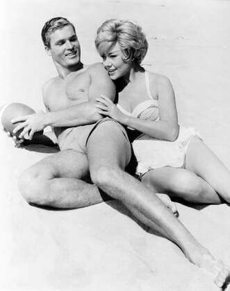 THE CHAPMAN REPORT, from left, Ty Hardin, Glynis Johns, 1962 Courtesy Everett Collection PUBLICATIONXNOTxINxCANxCHNxFRAxITAxJPNxNORxPOLxRUSxESPxUKxUSA Copyright: xCourtesyxEverettxCollectionx MBDCHRE EC022