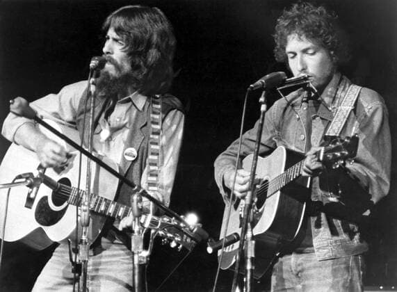 THE CONCERT FOR BANGLADESH, George Harrison, Bob Dylan, 1972 Courtesy Everett Collection PUBLICATIONXNOTxINxCANxCHNxFRAxITAxJPNxNORxPOLxRUSxESPxUKxUSA Copyright: xCourtesyxEverettxCollectionx MBDCOFO EC005