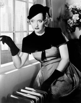 OSCARS. Beste Hauptdarstellerin. PreistrÃ¤gerinnen 1931-1940 DANGEROUS, Bette Davis, in a dress by Orry-Kelly, 1935 Courtesy Everett Collection PUBLICATIONXNOTxINxCANxCHNxFRAxITAxJPNxNORxPOLxRUSxESPxUKxUSA Copyright: xCourtesyxEverettxCollectionx MBDDANG EC018