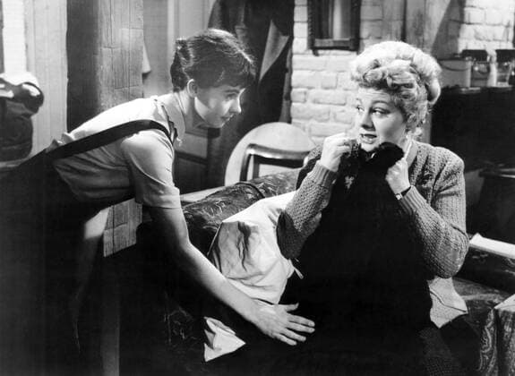 OSCARS: Beste Nebendarstellerin, PreistrÃ¤gerinnen 1951-1960 THE DIARY OF ANNE FRANK, from left: Millie Perkins, Shelley Winters, 1959, TM & Copyright Ã‚Â© 20th Century Fox Film Corp. courtesy Everett Collection Â©20thCentFox Courtesy Everett Collection PUBLICATIONXNOTxINxCANxCHNxFRAxITAxJPNxNORxPOLxRUSxESPxUKxUSA Copyright: x20thCentFox CourtesyxEverettxCollectionx MBDDIOF FE031