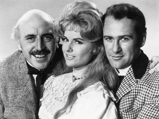 FIRST MEN IN THE MOON, Lionel Jeffries, Martha Hyer, Edward Judd, 1964 Courtesy Everett Collection PUBLICATIONXNOTxINxCANxCHNxFRAxITAxJPNxNORxPOLxRUSxESPxUKxUSA Copyright: xCourtesyxEverettxCollectionx MBDFIME EC003