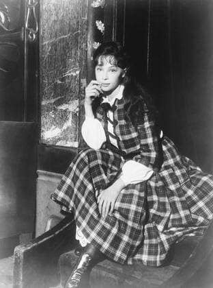 GIGI, Leslie Caron, 1958 Courtesy Everett Collection PUBLICATIONXNOTxINxCANxCHNxFRAxITAxJPNxNORxPOLxRUSxESPxUKxUSA Copyright: xCourtesyxEverettxCollectionx MBDGIGI EC071