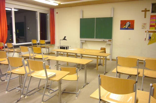 More and more schools are closed due to the spreading corona virus Archive photo Empty classroom,abandoned,empty,orphaned,school,classroom,building,interior,tables,chairs