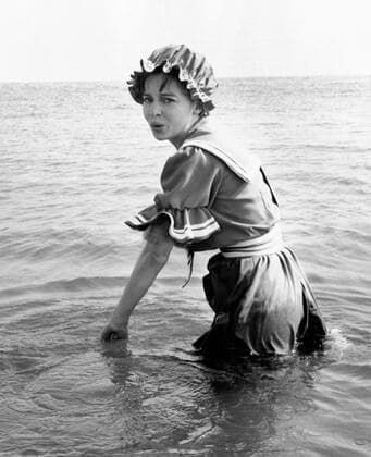 GIGI, Leslie Caron, 1958 Courtesy Everett Collection PUBLICATIONXNOTxINxCANxCHNxFRAxITAxJPNxNORxPOLxRUSxESPxUKxUSA Copyright: xCourtesyxEverettxCollectionx MBDGIGI EC036