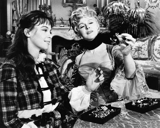 GIGI, from left: Leslie Caron, Isabel Jeans, 1958 Courtesy Everett Collection PUBLICATIONXNOTxINxCANxCHNxFRAxITAxJPNxNORxPOLxRUSxESPxUKxUSA Copyright: xCourtesyxEverettxCollectionx MBDGIGI EC044