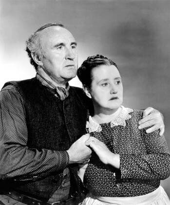 OSCARS. Bester Nebendarsteller. PreistrÃ¤ger 1941-1950 HOW GREEN WAS MY VALLEY, from left, Donald Crisp, Sara Allgood, 1941, Ã‚Â©20th Century-Fox Film Corporation, TM & Copyright courtesy Everett Collection Â©20thCentFox Courtesy Everett Collection PUBLICATIONXNOTxINxCANxCHNxFRAxITAxJPNxNORxPOLxRUSxESPxUKxUSA Copyright: x20thCentFox CourtesyxEverettxCollectionx MBDHOGR FE045