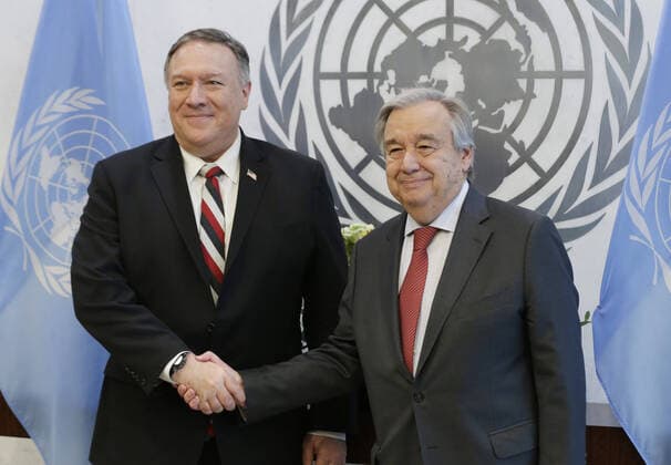 Bilder des Jahres 2020, News 03 März News Themen der Woche KW10 The UN Secretary-General Antonio Guterres shakes hands with United States Secretary of State Michael Pompeo at the United Nations headquarters in New York City on Friday, March 6, 2020.  NYP20200306129 JOHNxANGELILLO