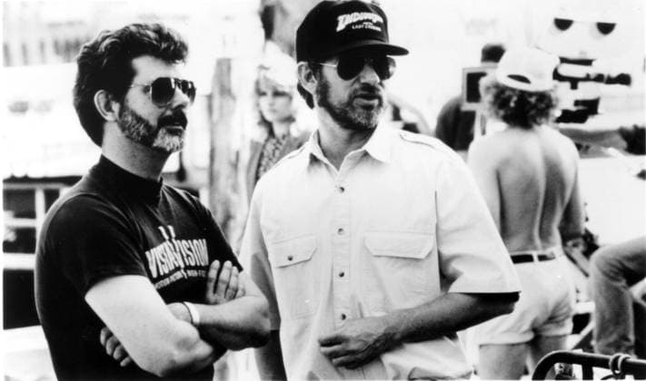 73. Berlinale, Steven Spielberg erhÃ¤lt den Goldenen EhrenbÃ¤ren fÃ¼r sein Lebenswerk INDIANA JONES AND THE LAST CRUSADE, from left, producer George Lucas, director Steven Spielberg, on-set, 1989, Paramount courtesy Everett Collection Â©Paramount Courtesy Everett Collection PUBLICATIONXNOTxINxCANxCHNxFRAxITAxJPNxNORxPOLxRUSxESPxUKxUSA Copyright: xParamount CourtesyxEverettxCollectionx MBDINJO EC034