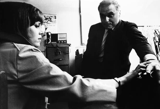 KLUTE, from left: Jane Fonda, Charlies Cioffi, 1971 PUBLICATIONXNOTxINxCANxCHNxFRAxITAxJPNxNORxPOLxRUSxESPxUKxUSA Copyright: xCourtesyxEverettxCollectionx MBDKLUT EC044