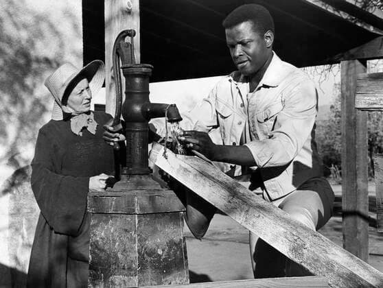 OSCARS. Bester Hauptdarsteller. PreistrÃ¤ger 1961-1970 LILIES OF THE FIELD, Lilia Skala, Sidney Poitier, 1963 Courtesy Everett Collection PUBLICATIONXNOTxINxCANxCHNxFRAxITAxJPNxNORxPOLxRUSxESPxUKxUSA Copyright: xCourtesyxEverettxCollectionx MBDLIOF EC097