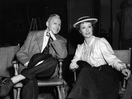 MADAME CURIE, Jack Benny (left) visiting Greer Garson (right) on set, 1943 Courtesy Everett Collection PUBLICATIONXNOTxINxCANxCHNxFRAxITAxJPNxNORxPOLxRUSxESPxUKxUSA Copyright: xCourtesyxEverettxCollectionx MBDMACU EC021